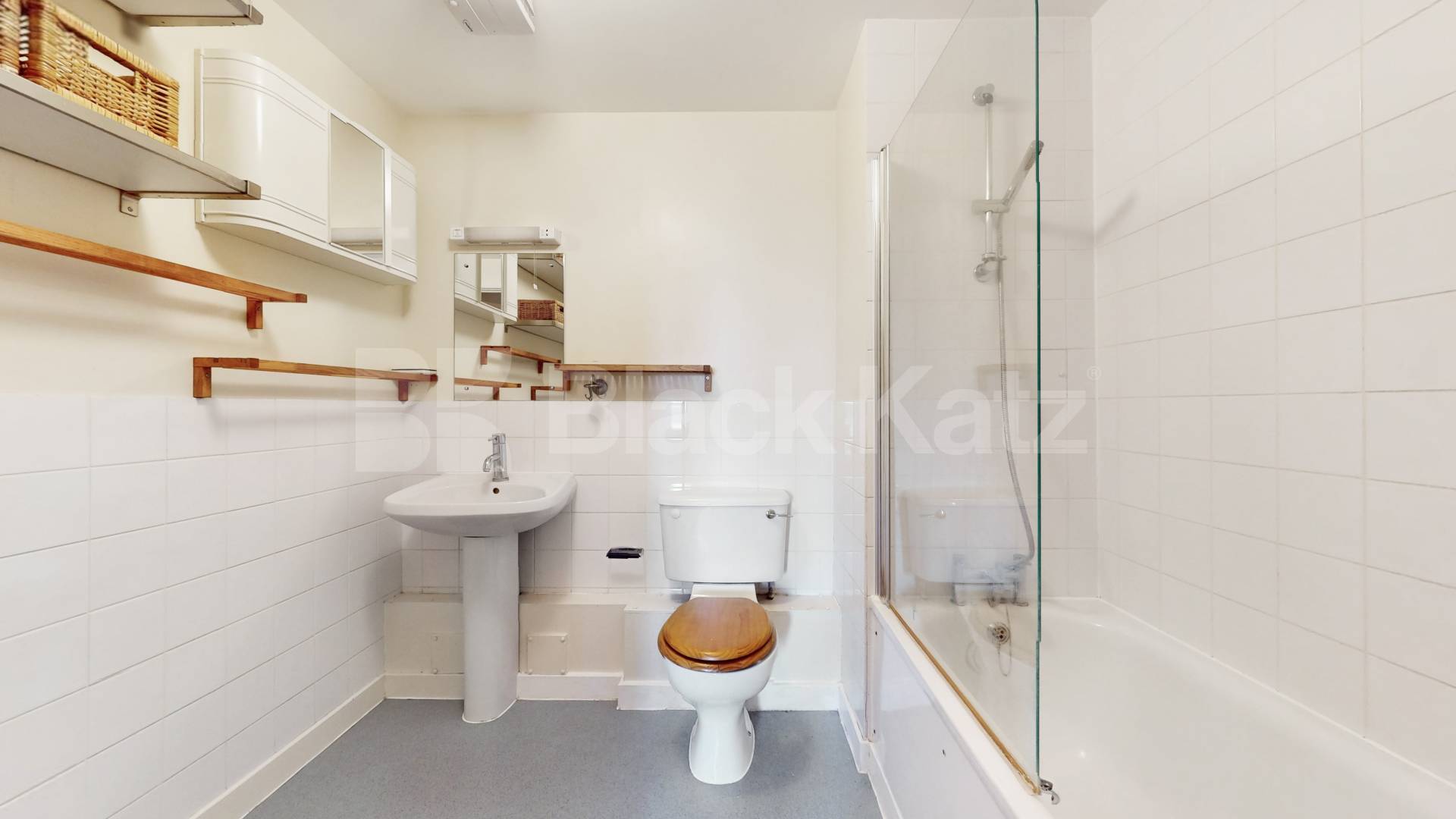 2 bedroom apartment seconds away from Caledonian road station inc all bills Cottage Road, Caledonian Road